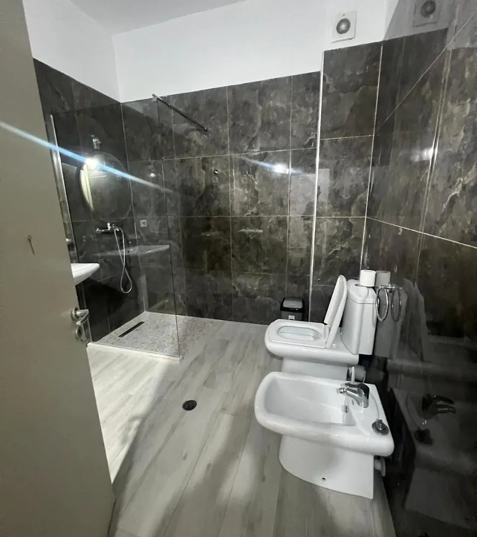 Henri Apartment 1 Durrës